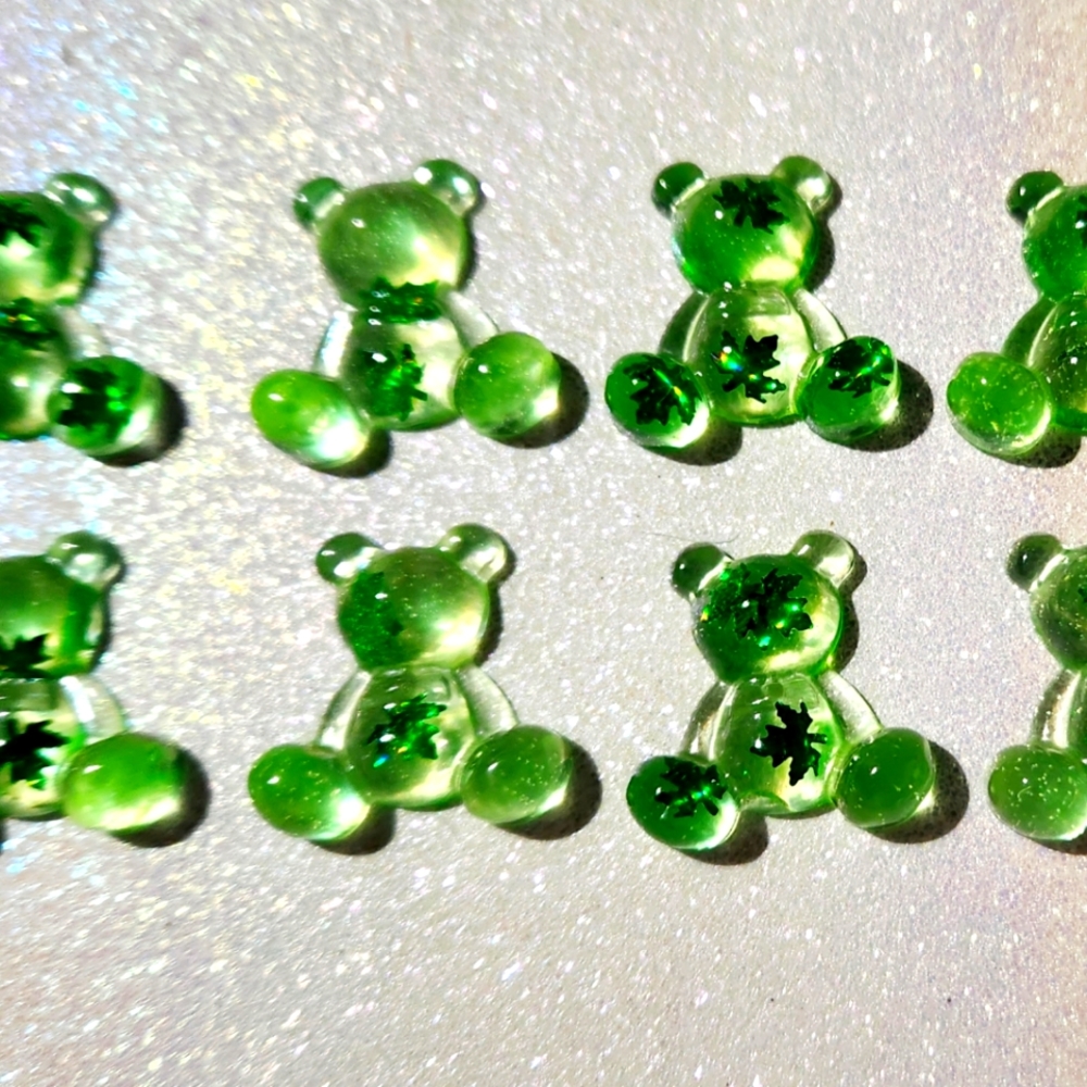 "Leafy bear" flat back resin charms